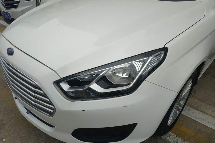 Used Ford Escort 2017 Revised Version 1.5L Automatic Comfort Edition Left Front Headlight