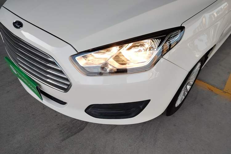 Used Ford Escort 2017 Revised Version 1.5L Manual Comfort Edition Left Front Headlight