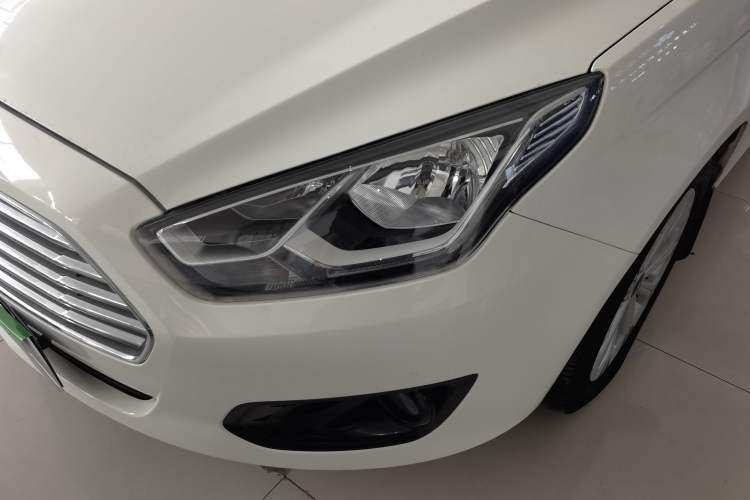 Used Ford Escort 2017 Happiness Edition 1.5L Automatic Fashion Version Left Front Headlight