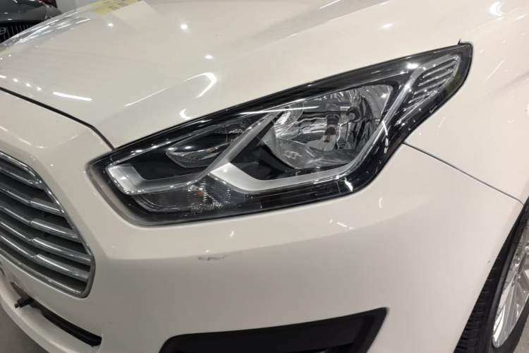 Used Ford Escort 2017 Revised Version 1.5L Automatic Comfort Edition Left Front Headlight