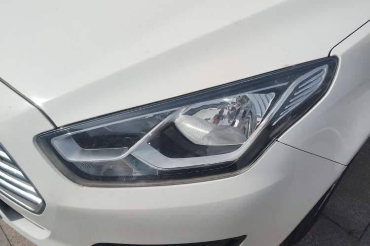 Used Ford Escort 2017 Revised Version 1.5L Manual Comfort Edition Left Front Headlight
