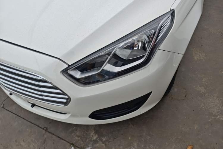 Used Ford Escort 2017 Revised Version 1.5L Automatic Comfort Edition Left Front Headlight