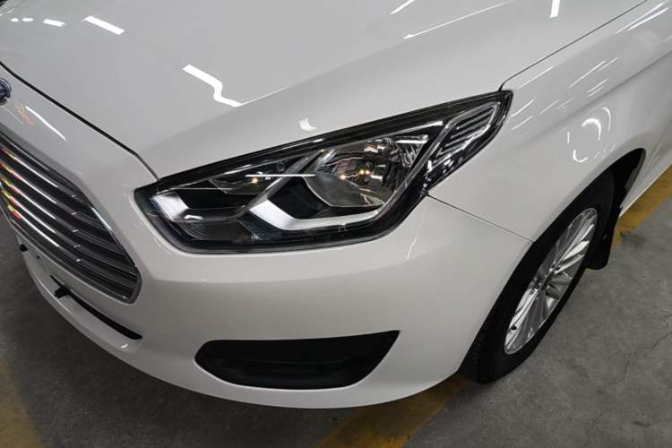 Used Ford Escort 2017 Revised Version 1.5L Manual Comfort Edition Left Front Headlight