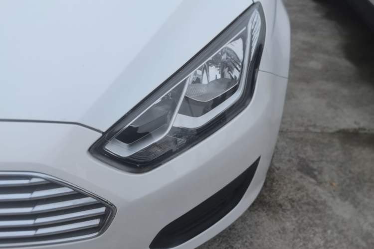 Used Ford Escort 2017 Revised Version 1.5L Automatic Comfort Edition Left Front Headlight