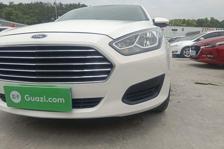 Used Ford Escort 2017 Revised Version 1.5L Automatic Comfort Edition Left Front Headlight