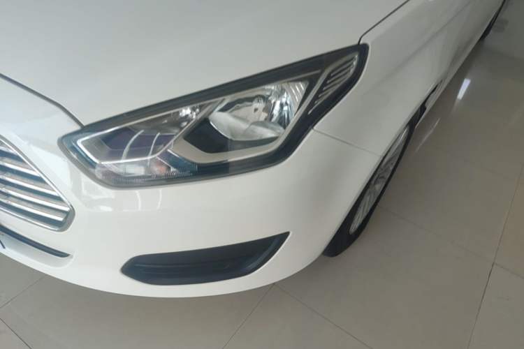 Used Ford Escort 2017 Revised Version 1.5L Automatic Comfort Edition Left Front Headlight