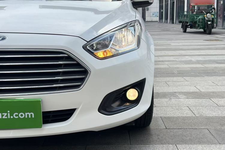 Used Ford Escort 2017 Happiness Edition 1.5L Automatic Fashion Version Left Front Headlight
