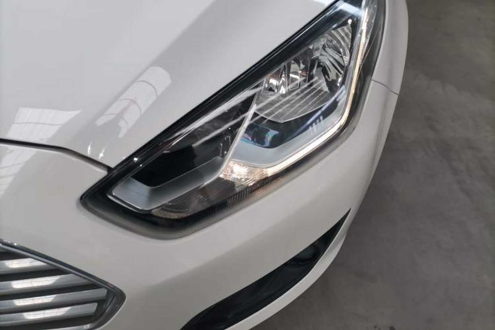Used Ford Escort 2017 Happy Edition 1.5L Manual Fashion Model Left Front Headlight