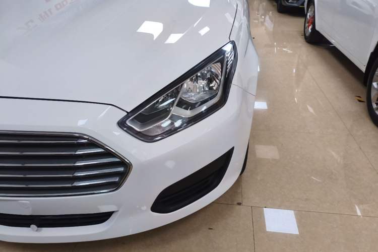 Used Ford Escort 2017 Revised Version 1.5L Manual Comfort Edition Left Front Headlight