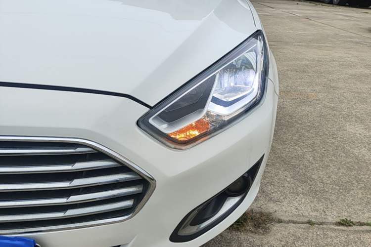 Used Ford Escort 2017 Happiness Edition 1.5L Automatic Fashion Version Left Front Headlight