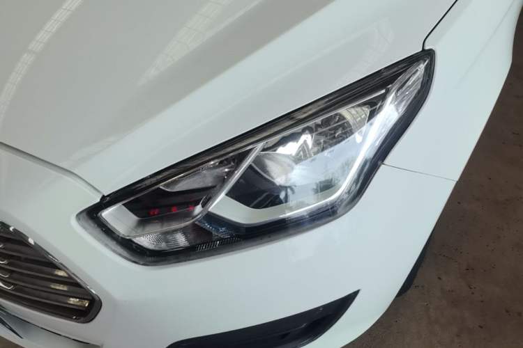 Used Ford Escort 2017 Revised Version 1.5L Automatic Comfort Edition Left Front Headlight