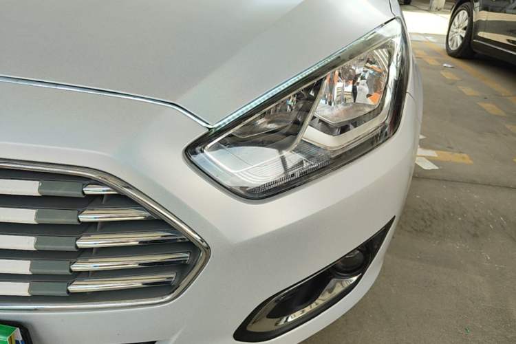Used Ford Escort 2017 Happy Edition 1.5L Manual Fashion Model Left Front Headlight