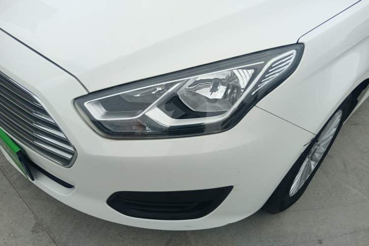 Used Ford Escort 2017 Revised Version 1.5L Manual Comfort Edition Left Front Headlight