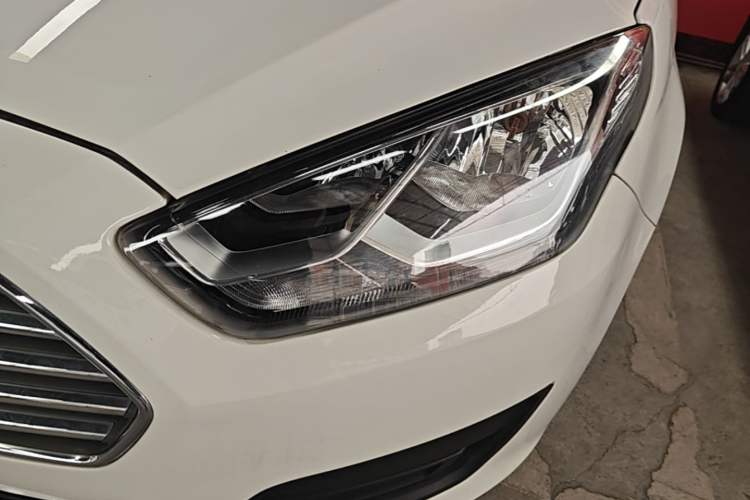 Used Ford Escort 2017 Revised Version 1.5L Automatic Comfort Edition Left Front Headlight