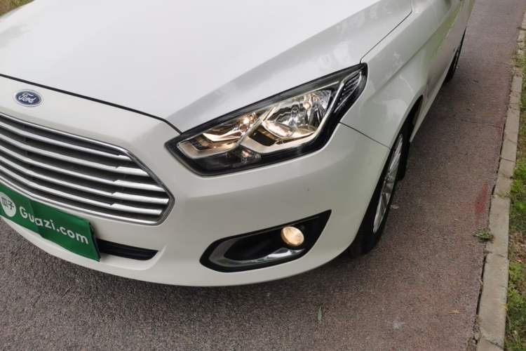 Used Ford Escort 2017 Revised Version 1.5L Automatic Comfort Edition Left Front Headlight