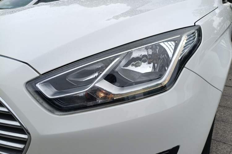 Used Ford Escort 2017 Happiness Edition 1.5L Automatic Fashion Version Left Front Headlight