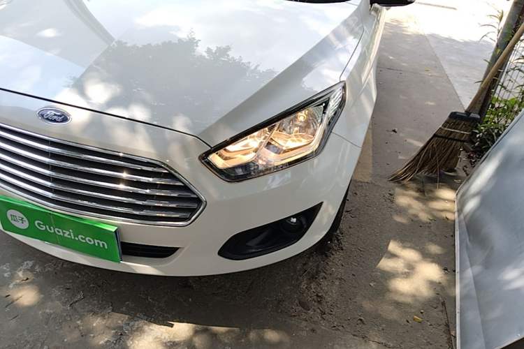 Used Ford Escort 2017 Happiness Edition 1.5L Automatic Fashion Version Left Front Headlight