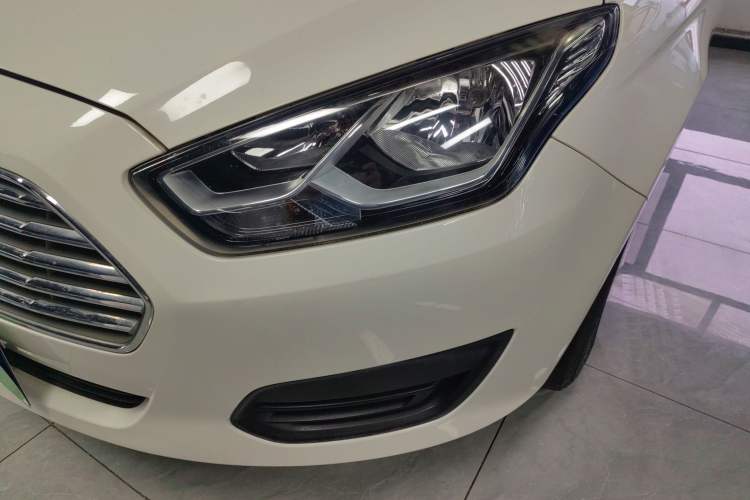 Used Ford Escort 2017 Revised Version 1.5L Automatic Comfort Edition Left Front Headlight