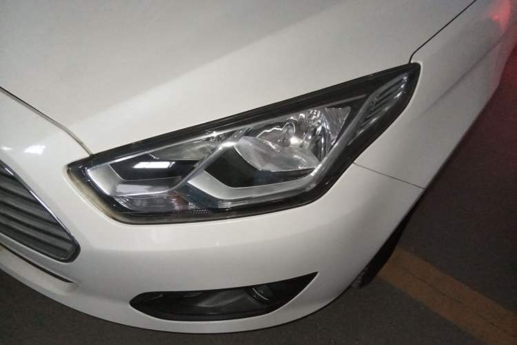 Used Ford Escort 2017 Happiness Edition 1.5L Automatic Fashion Version Left Front Headlight