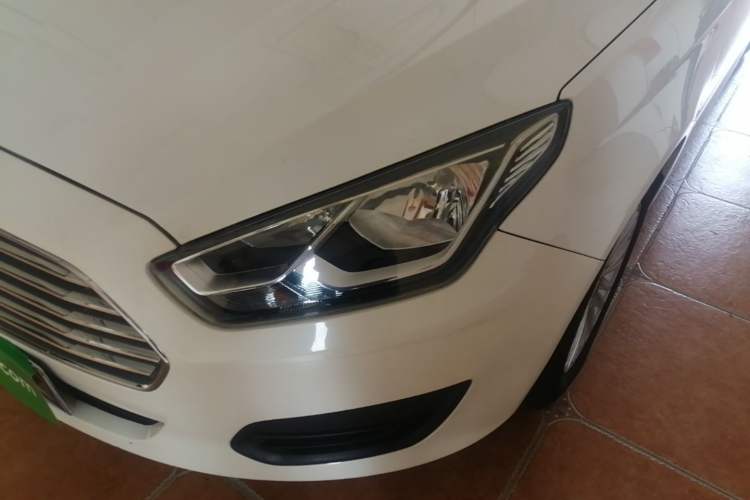 Used Ford Escort 2017 Revised Version 1.5L Manual Comfort Edition Left Front Headlight