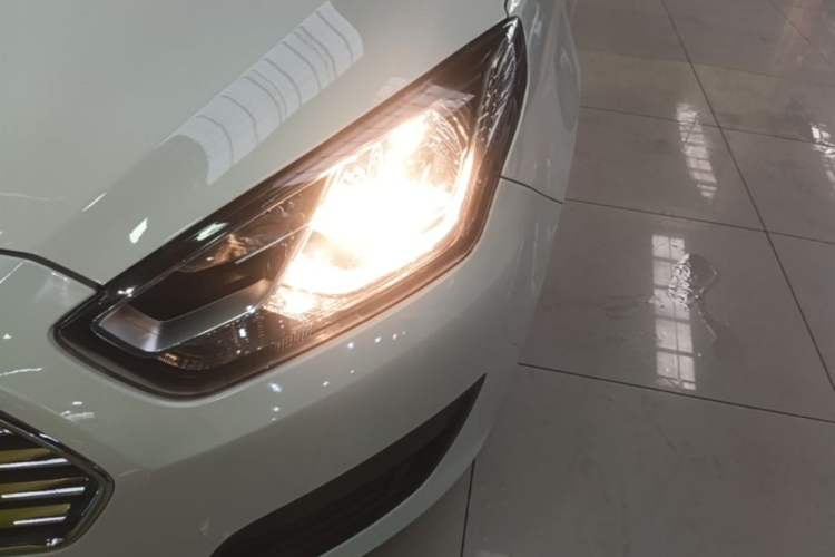 Used Ford Escort 2017 Revised Version 1.5L Automatic Comfort Edition Left Front Headlight