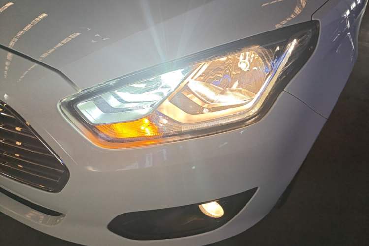 Used Ford Escort 2017 Happiness Edition 1.5L Automatic Fashion Version Left Front Headlight