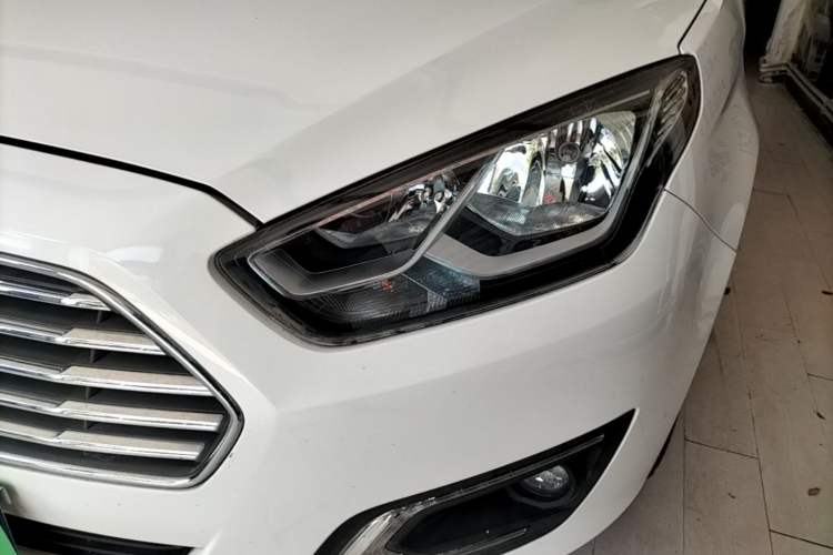 Used Ford Escort 2017 Revised Version 1.5L Automatic Comfort Edition Left Front Headlight