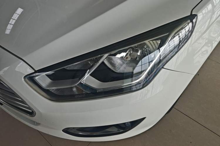 Used Ford Escort 2017 Happiness Edition 1.5L Automatic Fashion Version Left Front Headlight