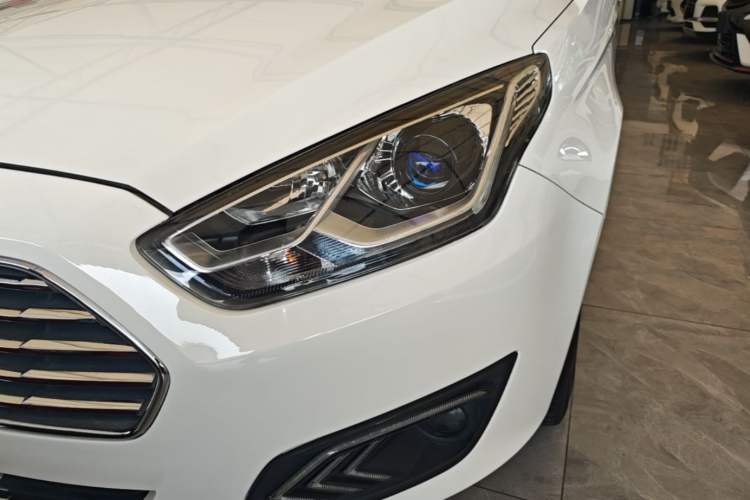 Used Ford Escort 2017 Happiness Edition 1.5L Automatic Fashion Version Left Front Headlight