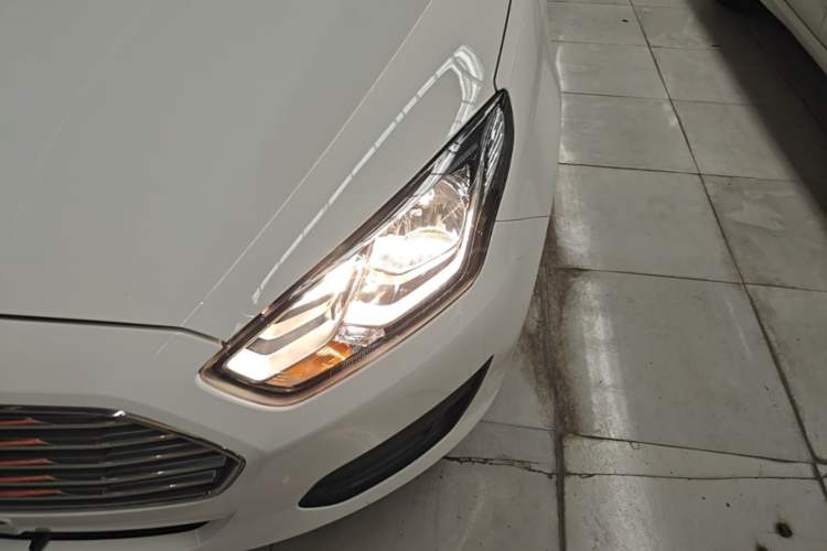 Used Ford Escort 2017 Revised Version 1.5L Automatic Comfort Edition Left Front Headlight