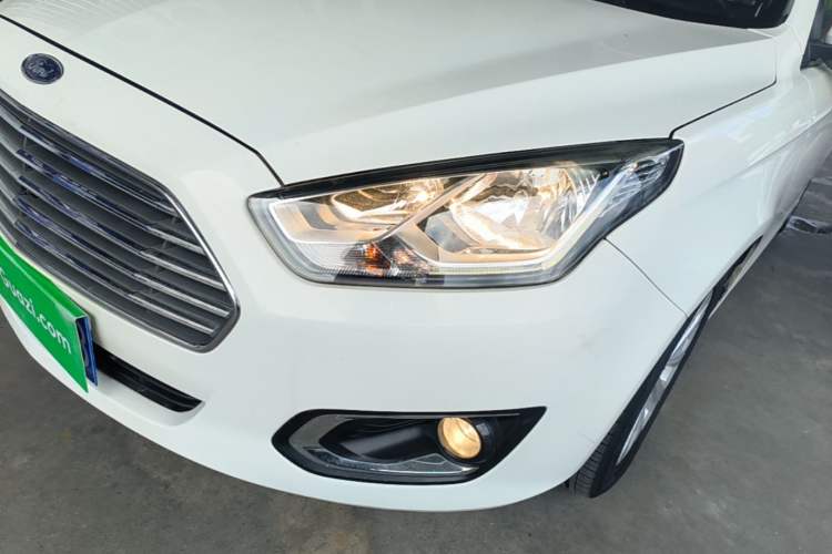 Used Ford Escort 2017 Happiness Edition 1.5L Automatic Fashion Version Left Front Headlight