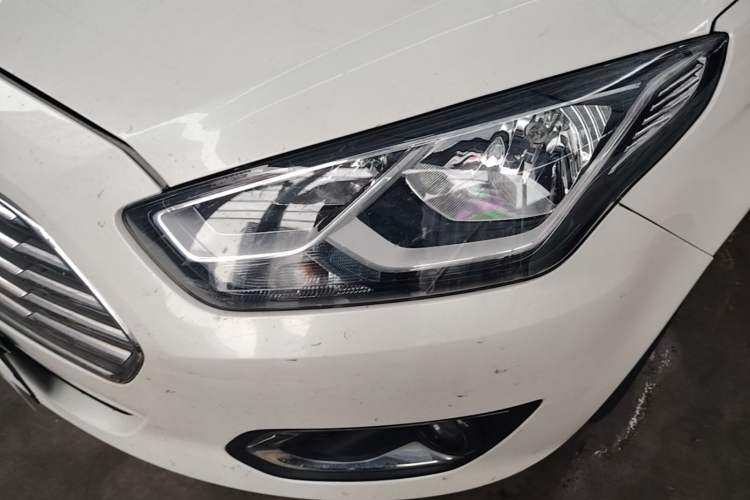 Used Ford Escort 2017 Happiness Edition 1.5L Automatic Fashion Version Left Front Headlight