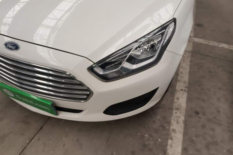 Used Ford Escort 2017 Revised Version 1.5L Manual Comfort Edition Left Front Headlight