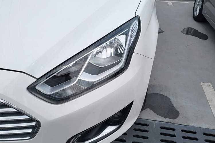 Used Ford Escort 2017 Happiness Edition 1.5L Automatic Fashion Version Left Front Headlight