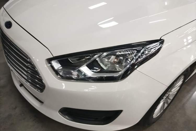Used Ford Escort 2017 Revised Version 1.5L Automatic Comfort Edition Left Front Headlight