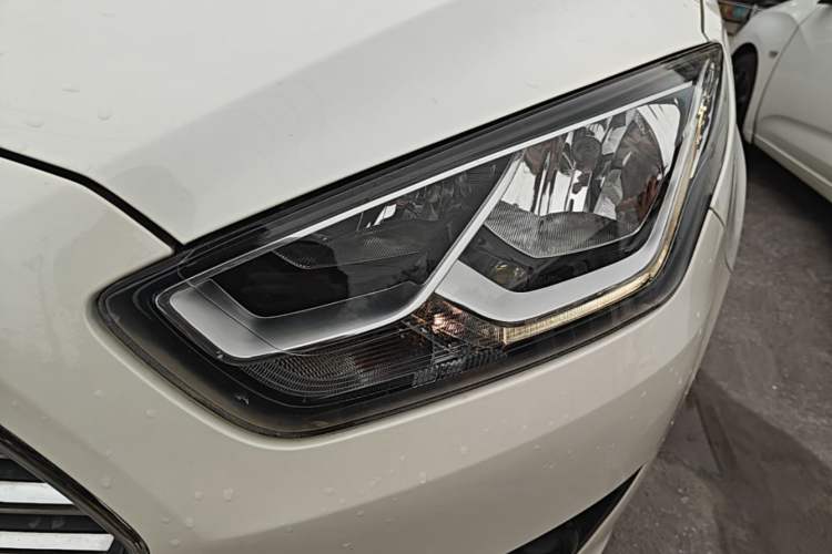 Used Ford Escort 2017 Happiness Edition 1.5L Automatic Fashion Version Left Front Headlight