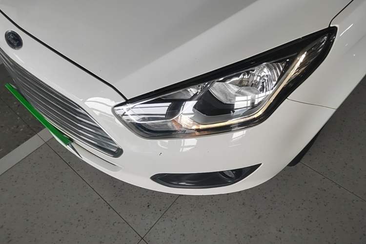Used Ford Escort 2017 Happiness Edition 1.5L Automatic Fashion Version Left Front Headlight