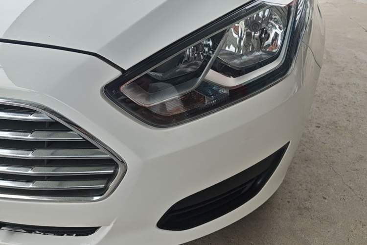 Used Ford Escort 2017 Revised Version 1.5L Automatic Comfort Edition Left Front Headlight
