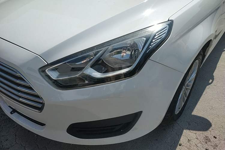 Used Ford Escort 2017 Revised Version 1.5L Manual Comfort Edition Left Front Headlight