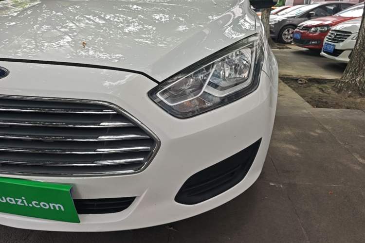 Used Ford Escort 2017 Revised Version 1.5L Manual Comfort Edition Left Front Headlight