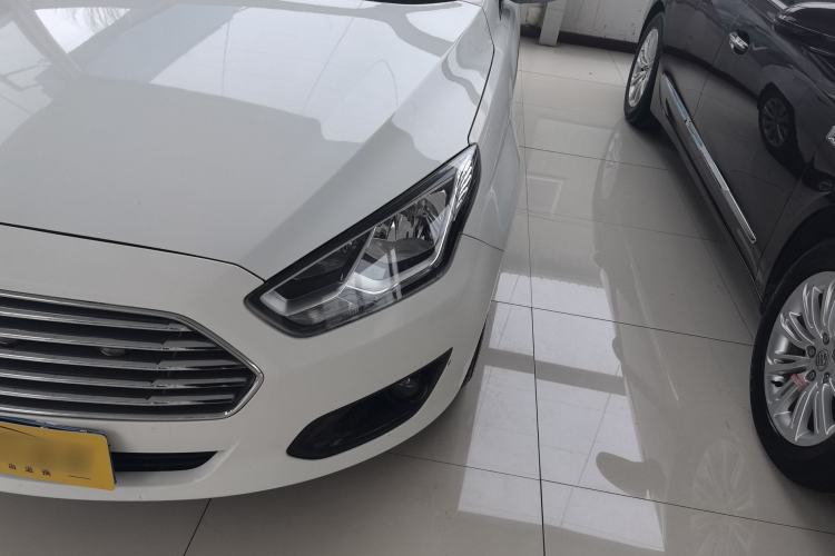 Used Ford Escort 2017 Happiness Edition 1.5L Automatic Fashion Version Left Front Headlight