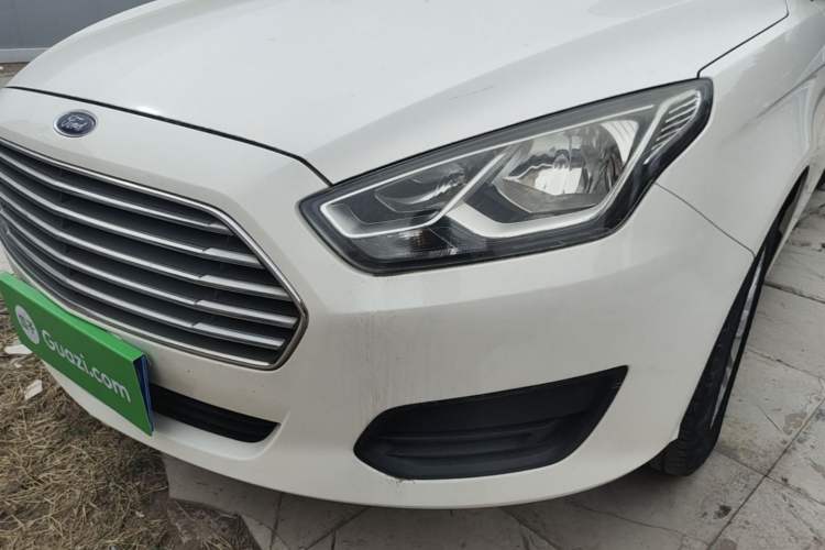 Used Ford Escort 2017 Revised Version 1.5L Automatic Comfort Edition Left Front Headlight
