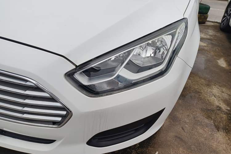 Used Ford Escort 2017 Revised Version 1.5L Automatic Comfort Edition Left Front Headlight