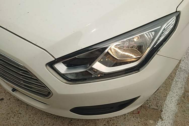 Used Ford Escort 2017 Revised Version 1.5L Automatic Comfort Edition Left Front Headlight