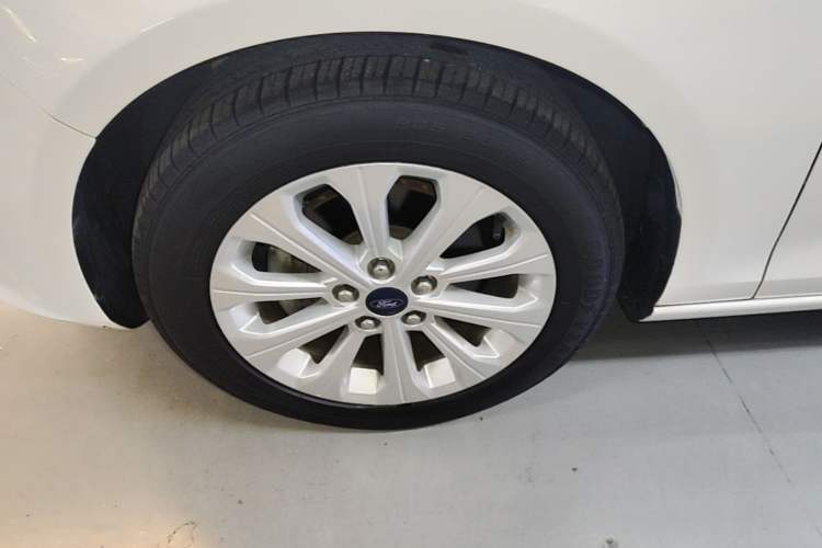 Used Ford Escort 2017 Happiness Edition 1.5L Automatic Fashion Version Left Front Wheel Hub