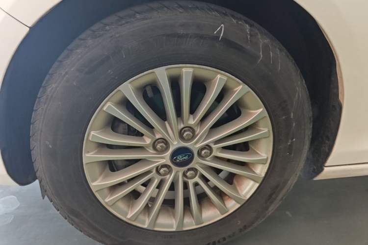 Used Ford Escort 2017 Revised Version 1.5L Manual Comfort Edition Left Front Wheel Hub