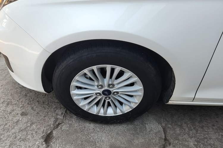 Used Ford Escort 2017 Revised Version 1.5L Manual Comfort Edition Left Front Wheel Hub