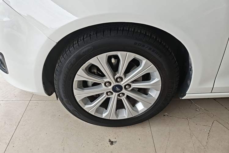Used Ford Escort 2017 Happiness Edition 1.5L Automatic Fashion Version Left Front Wheel Hub