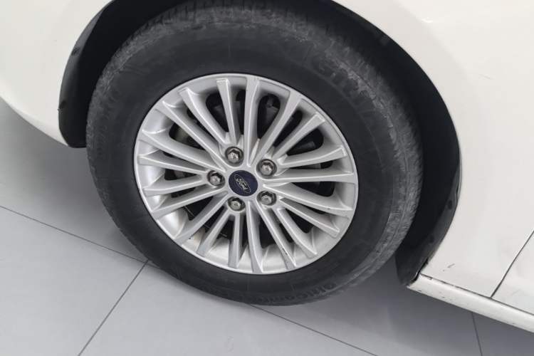Used Ford Escort 2017 1.5L Manual Comfort Model Left Front Wheel Hub