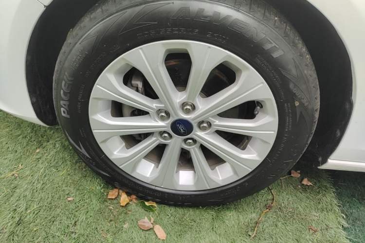 Used Ford Escort 2017 Happiness Edition 1.5L Automatic Fashion Version Left Front Wheel Hub